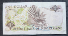 Load image into Gallery viewer, New Zealand 1 Dollar Paper Banknote (Hardie) (1981-1992)
