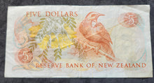 Load image into Gallery viewer, New Zealand 5 Dollar Paper Banknote (Russell) (1981-1992)
