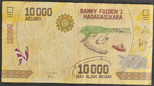 Load image into Gallery viewer, Madagascar 10,000 Ariary Banknote
