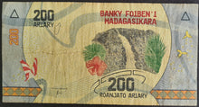 Load image into Gallery viewer, Madagascar 200 Ariary Banknote
