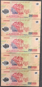 5 x Vietnam 200 000 Banknotes